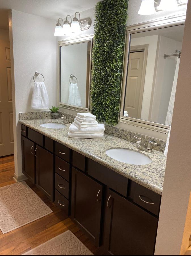 Bright & Modern Galleria Suite! 5 Star Location, Self Check In & Free Parking Houston Exterior foto